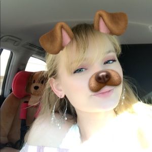 Meet your Posher, Chloe